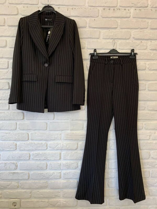 Siyah Çizgili Fit Takım - Görsel 3