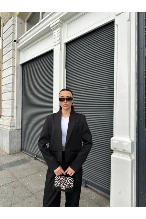 Kadın Takım Elbise Tasarım Kısa Blazer Ceketli - Görsel 3