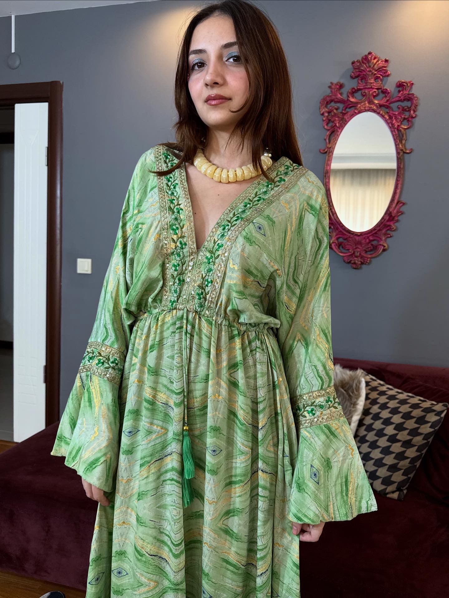 Taş Ve Nakış Detaylı İçi Astarlı Hürrem Kol ithal Elbise-yesıl