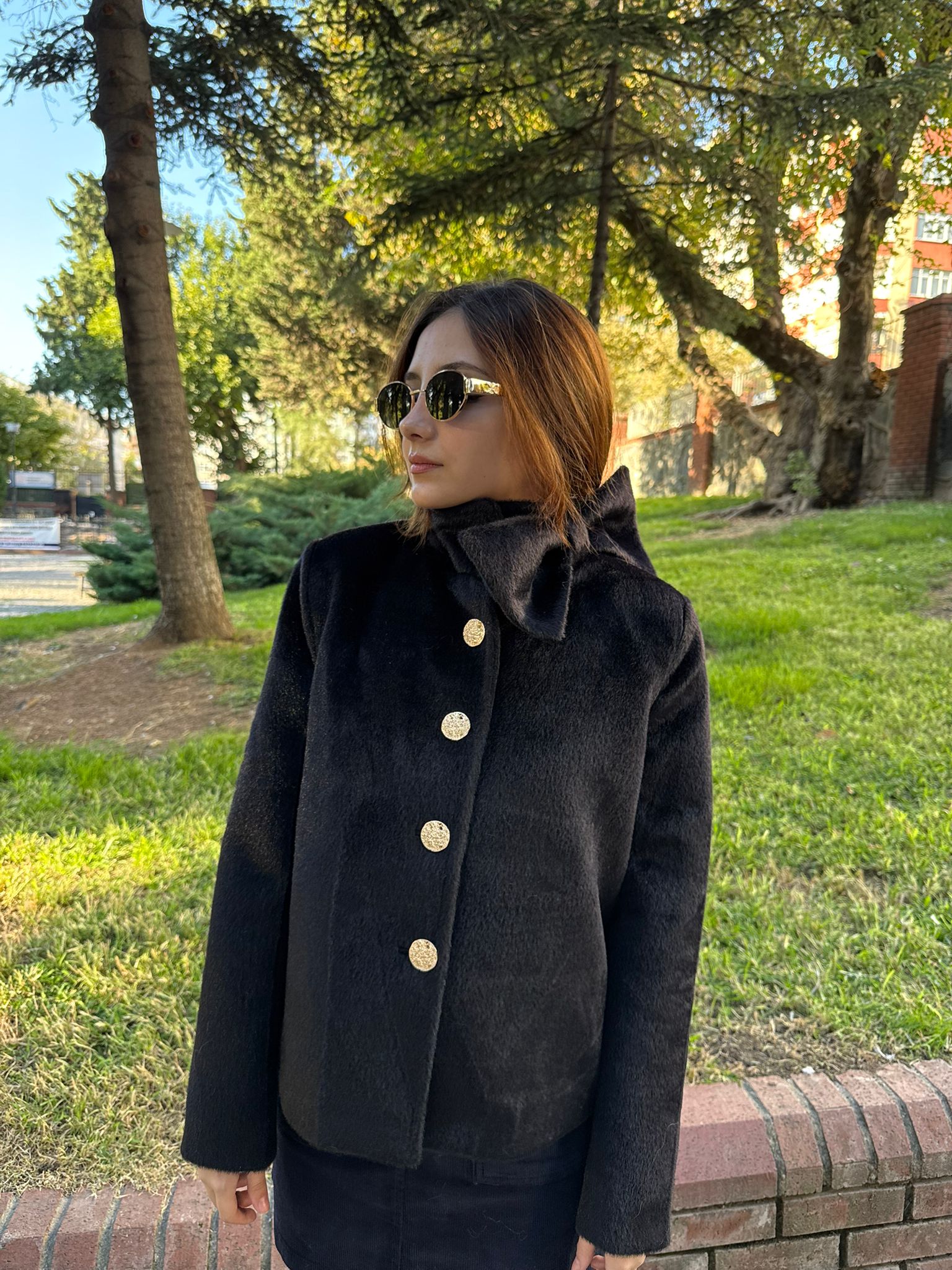 Gold Düğme Detaylı Fiyonk Yaka Kürk Ceket-Siyah - Görsel 4