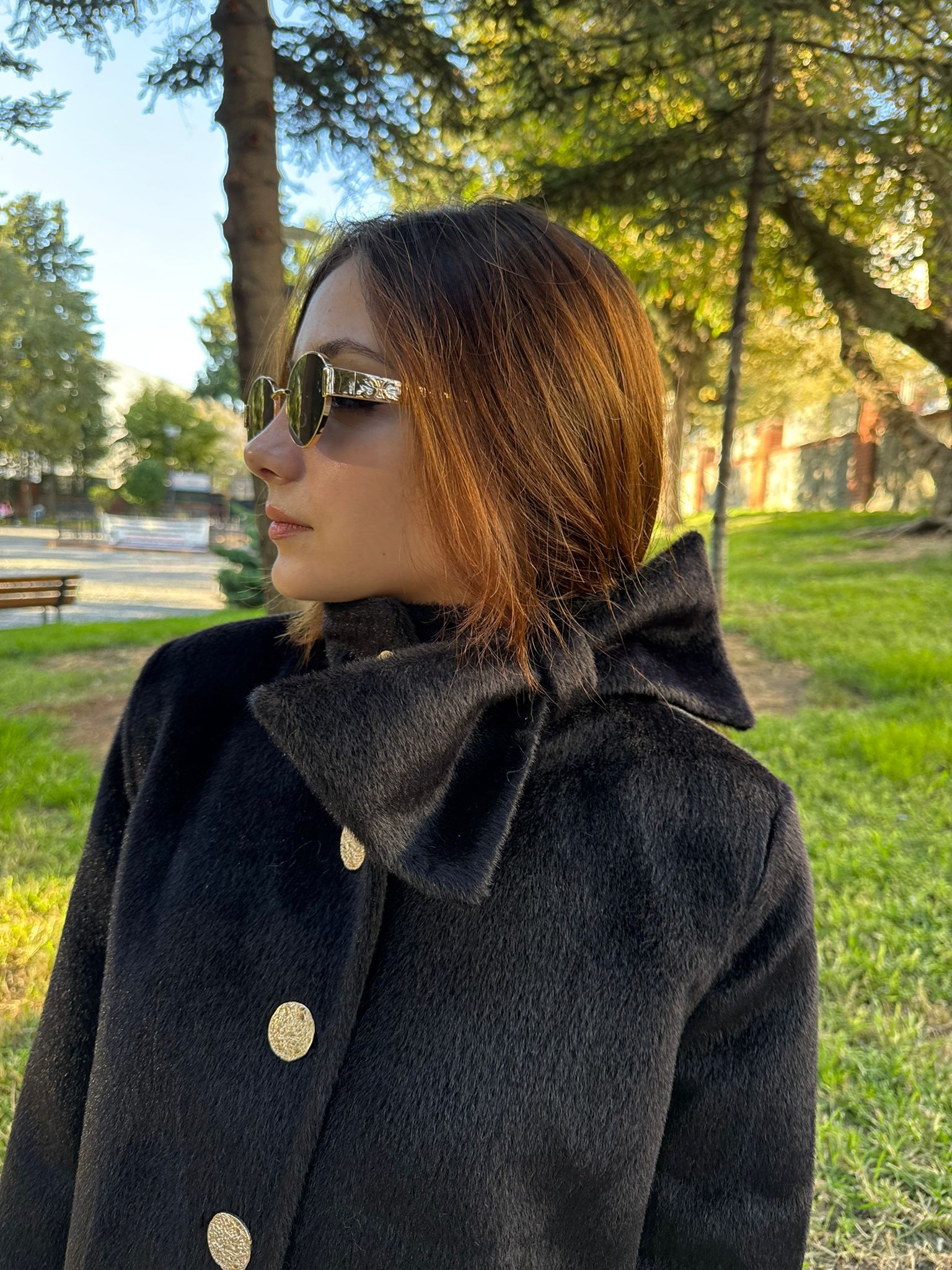 Gold Düğme Detaylı Fiyonk Yaka Kürk Ceket-Siyah - Görsel 2