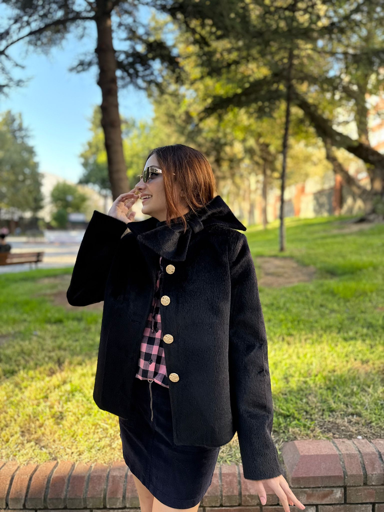 Gold Düğme Detaylı Fiyonk Yaka Kürk Ceket-Siyah - Görsel 5