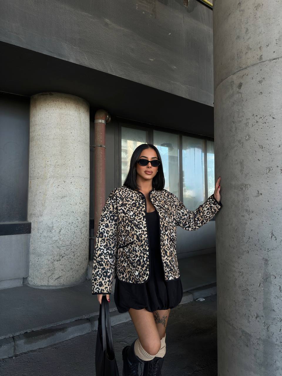 Leopar Desenli Kapitone Bisiklet Yaka Rahat Kesim (Oversize) Mevsimlik Mont - Görsel 6