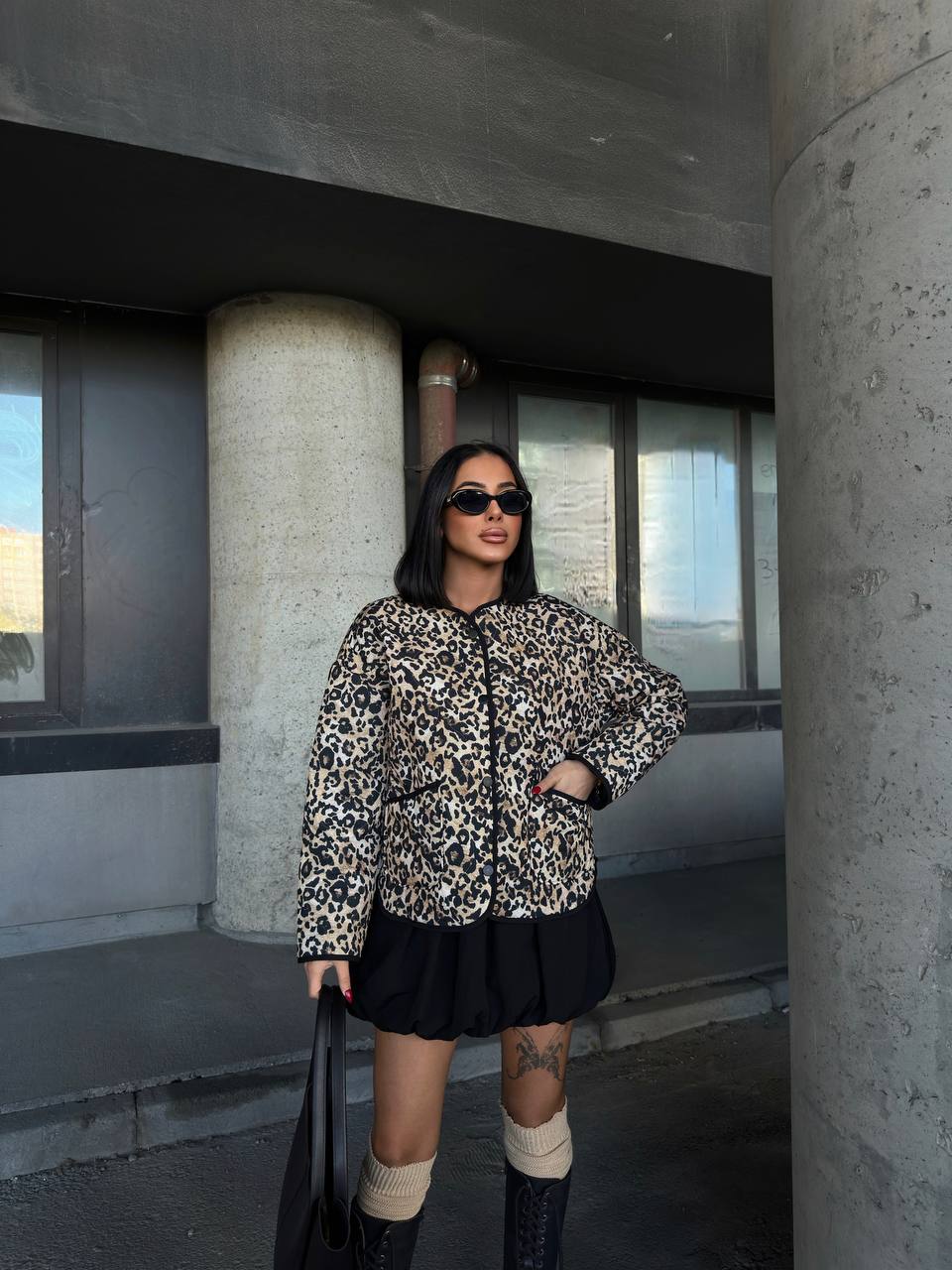 Leopar Desenli Kapitone Bisiklet Yaka Rahat Kesim (Oversize) Mevsimlik Mont - Görsel 4