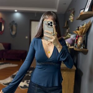 Orj Lacivert Dantel Detaylı V Yaka Tasarım Bluz