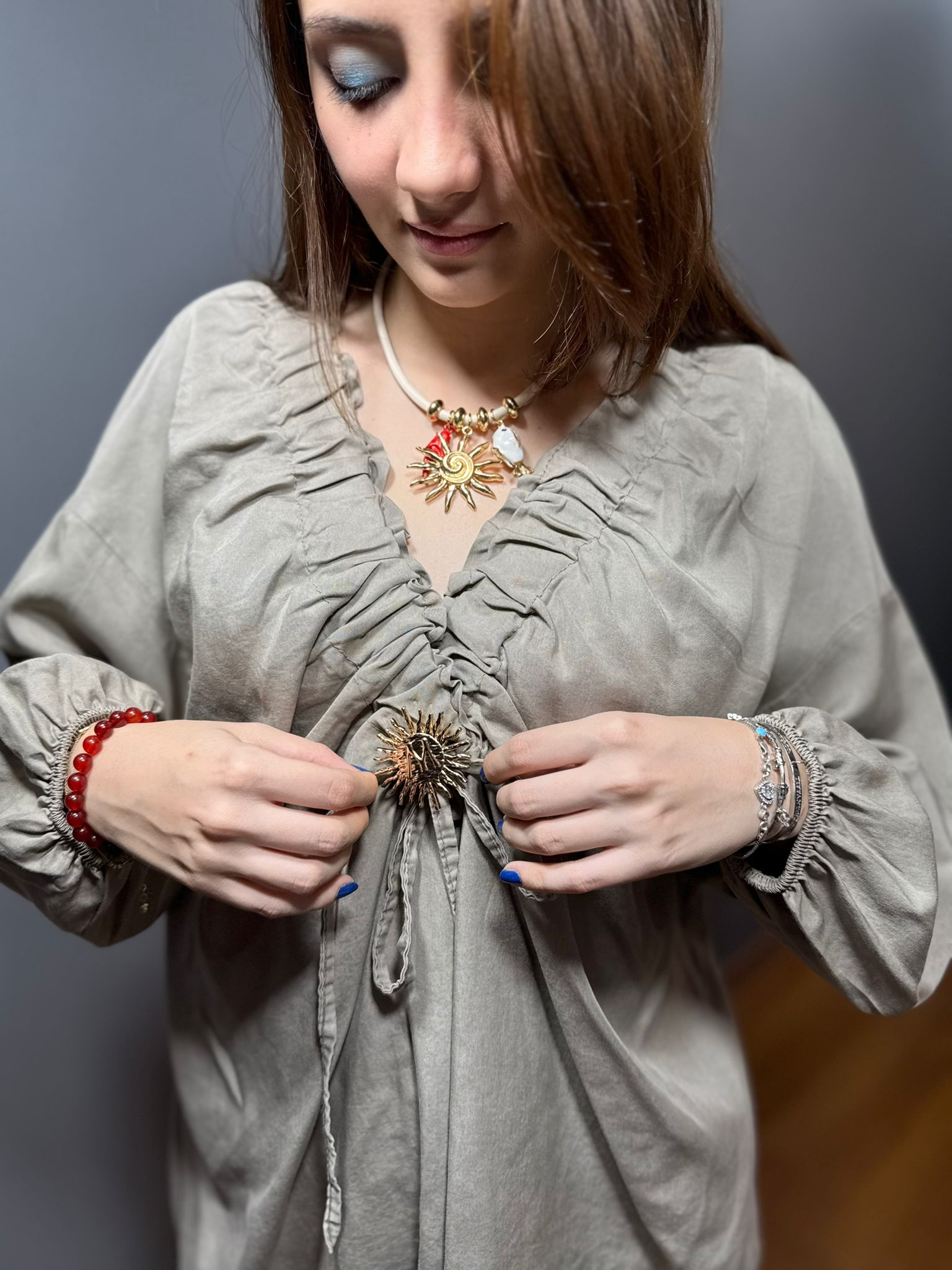 Güneş Broşlu İthal Bluz - Görsel 3