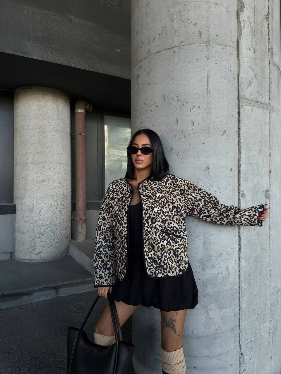 Leopar Desenli Kapitone Bisiklet Yaka Rahat Kesim (Oversize) Mevsimlik Mont - Görsel 5