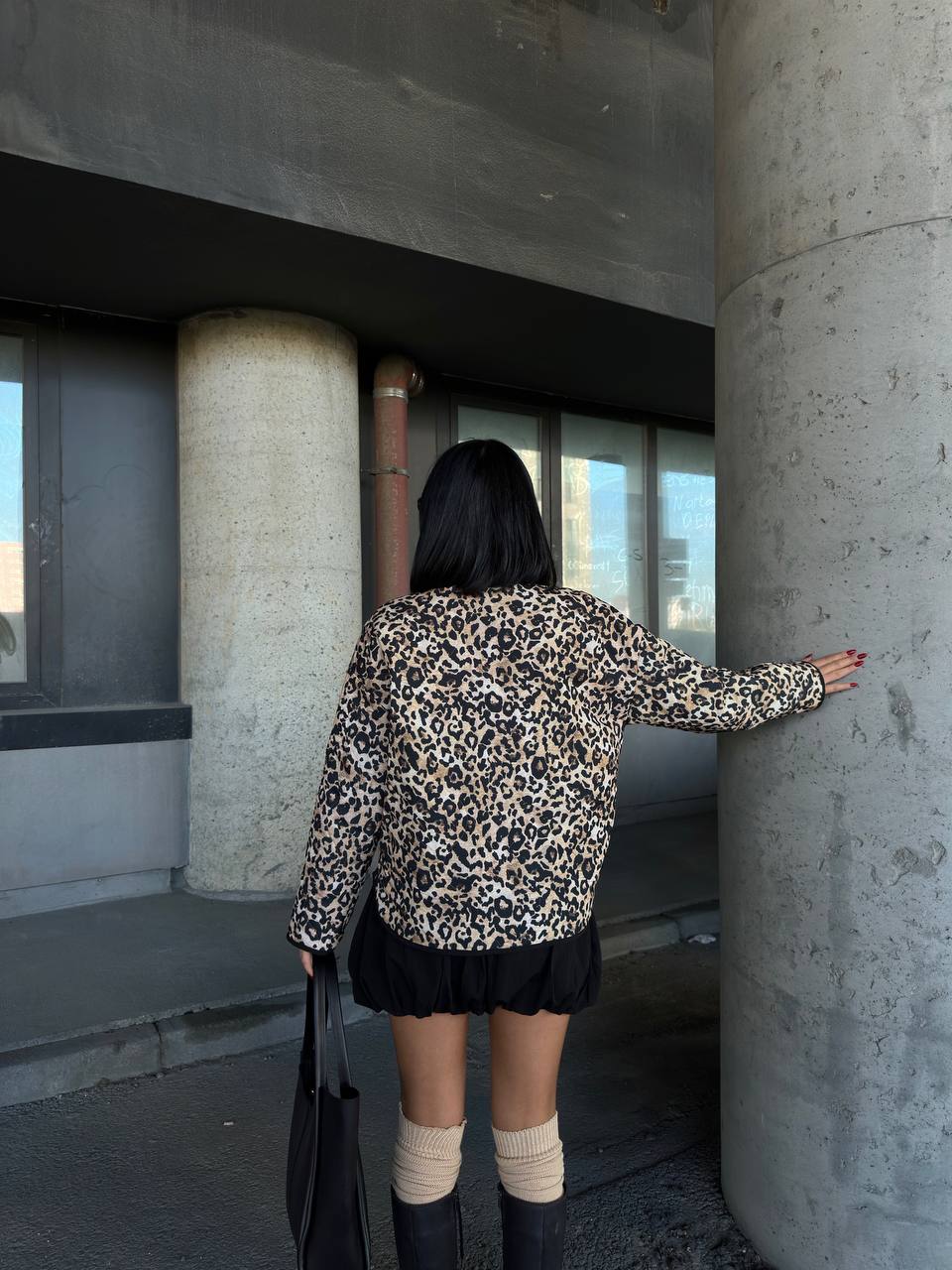 Leopar Desenli Kapitone Bisiklet Yaka Rahat Kesim (Oversize) Mevsimlik Mont - Görsel 3