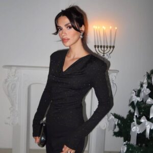 Taşlı Bel Detaylı Degaje Yaka Kadın Bluz – Şık ve Zarif Fit Kesim -SİYAH