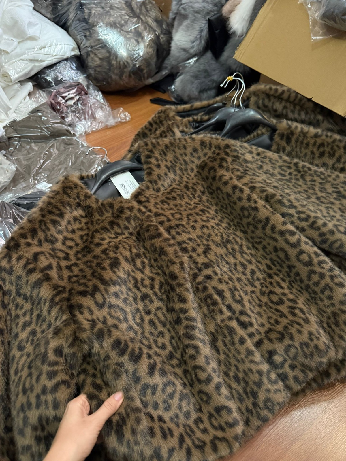 Leopar Yumusak Dokulu Kürk Kaban - Görsel 2