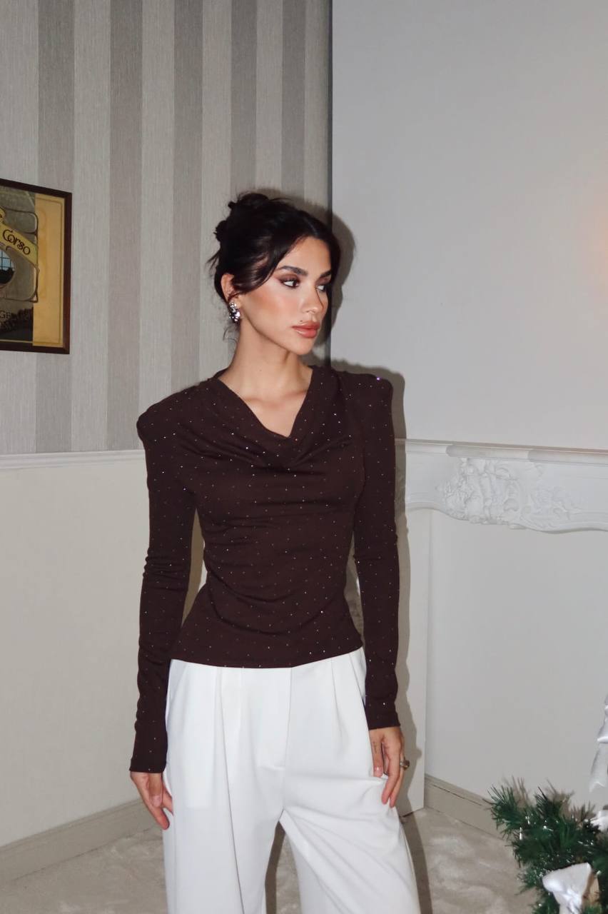 Taşlı Bel Detaylı Degaje Yaka Kadın Bluz – Şık ve Zarif Fit Kesim -KAHVE - Görsel 2