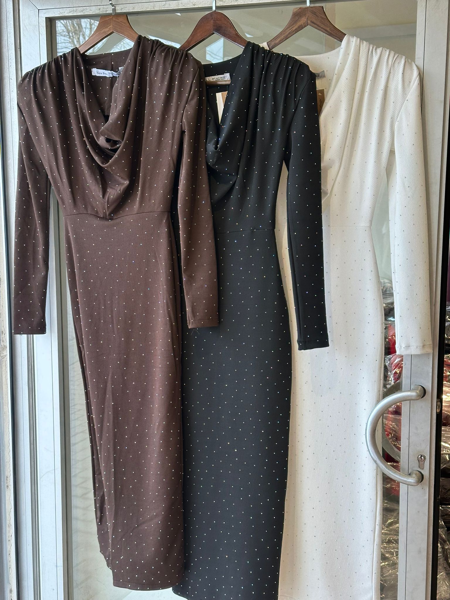 Taşlı Degaje Yaka Elbise – Şık ve Zarif Fit Kesim-KAHVE - Görsel 4