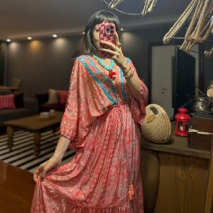 Boncuk Detaylı Parlak Desenli Helen ipek Elbise-pembe